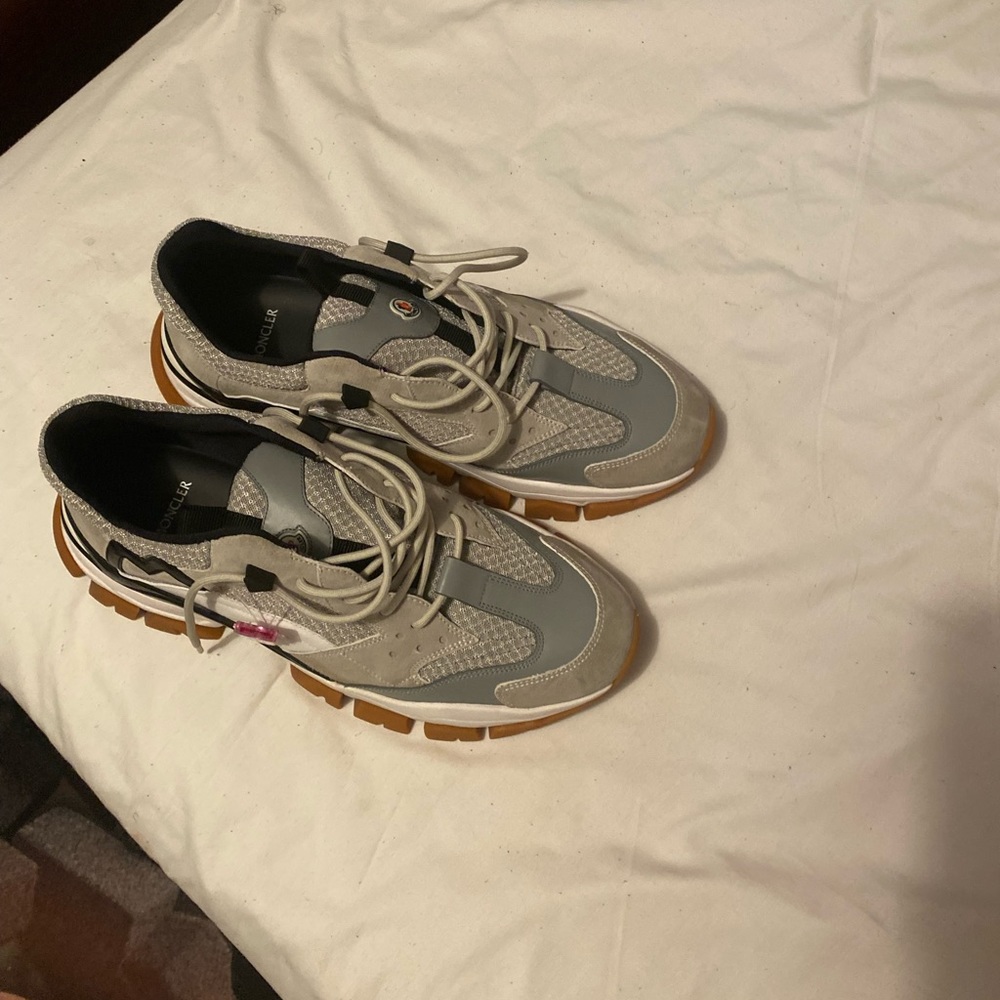 I’m selling this Moncler shoes including the Box.